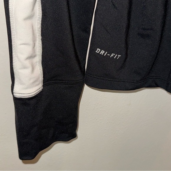 Nike Black and White Half-Zip Pullover - Picture 7 of 7